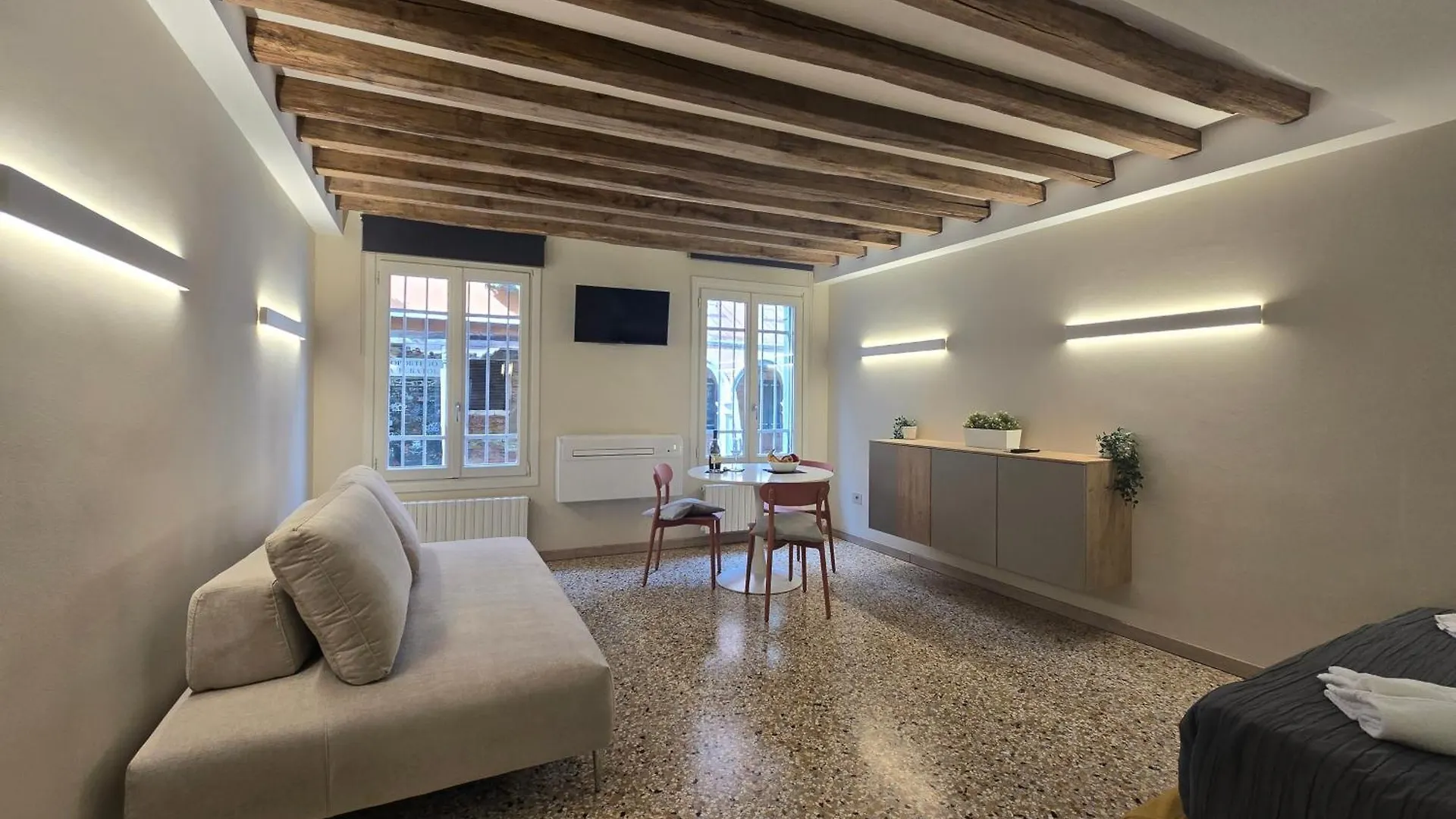 Cozy Studio With Canal View Venecia Italia