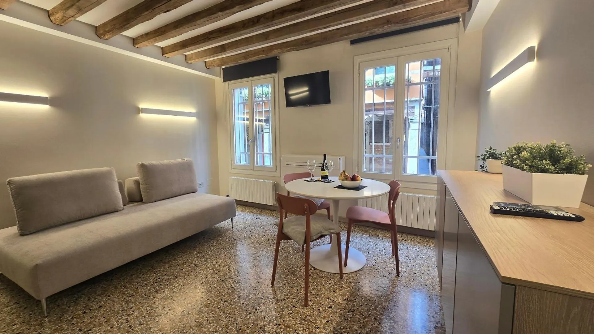 Cozy Studio With Canal View Venecia 0*,  Italia