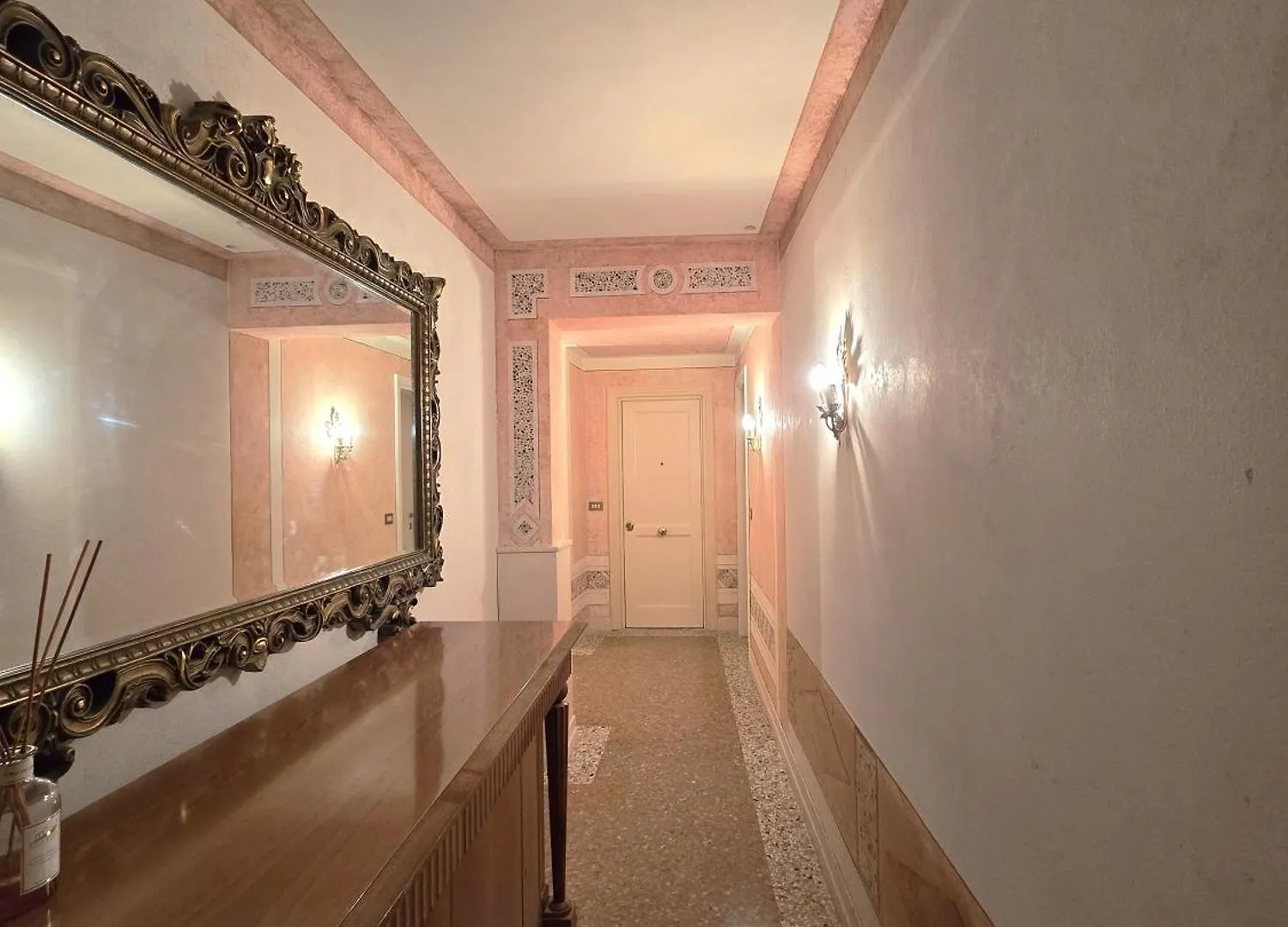 Cozy Studio With Canal View Venice Italy