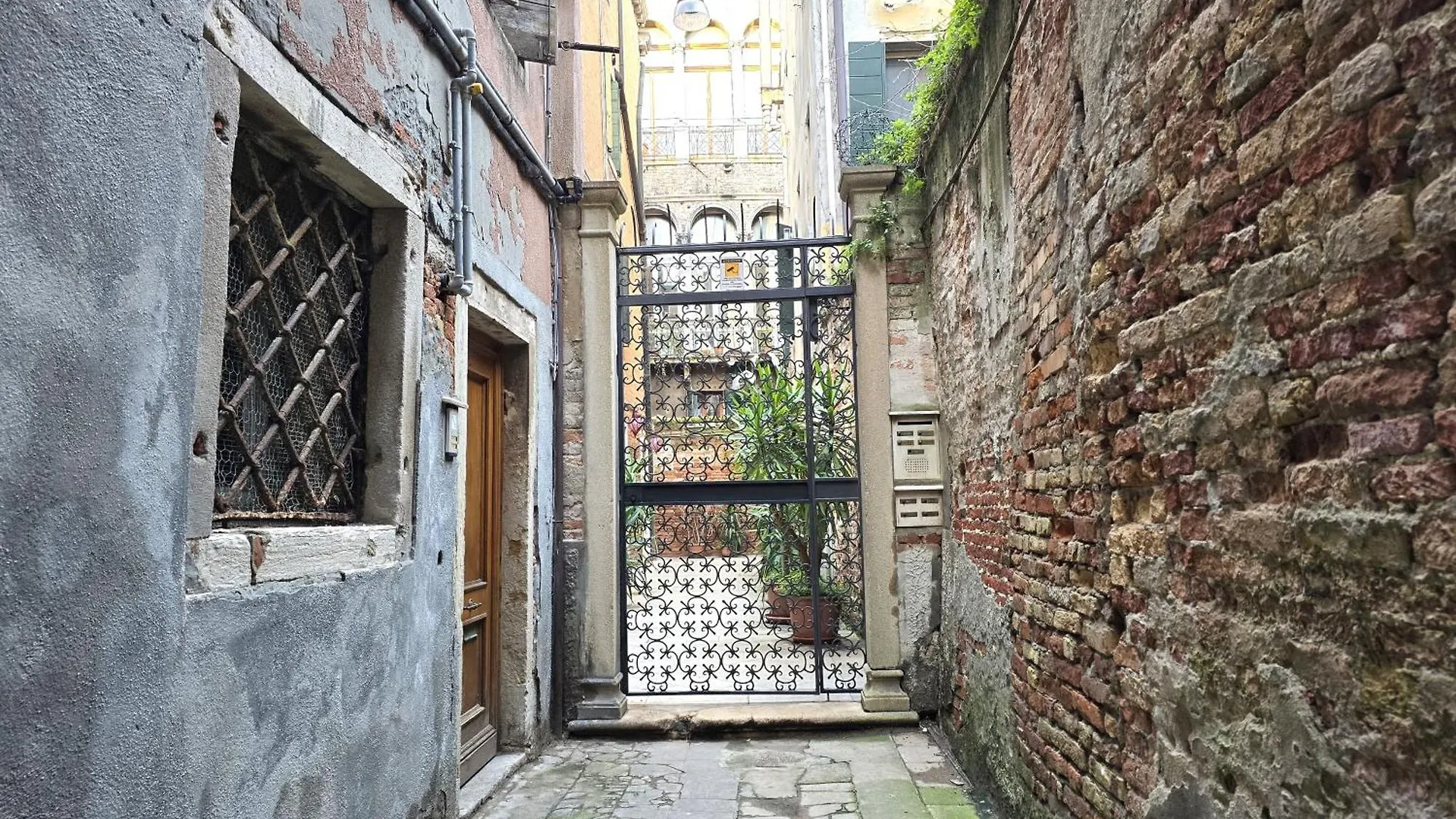 Apartment Cozy Studio With Canal View Venice